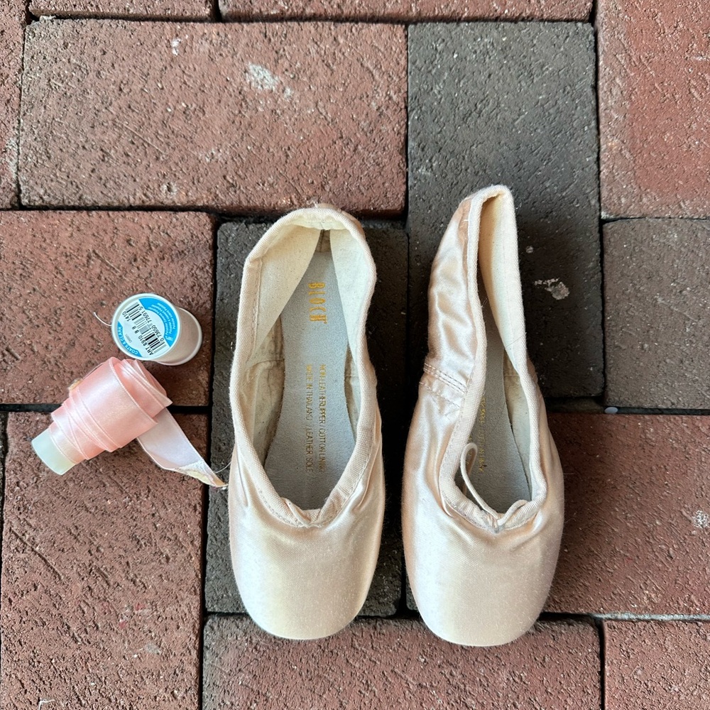 Bloch Kids Ballet Shoes in Cream